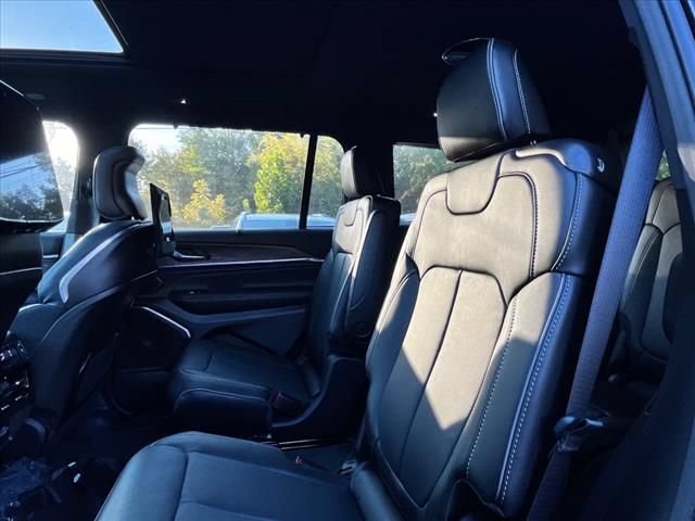 New 2025 Jeep Grand Cherokee L Overland w/ Advanced Protech Group III AWD/4WD image 21