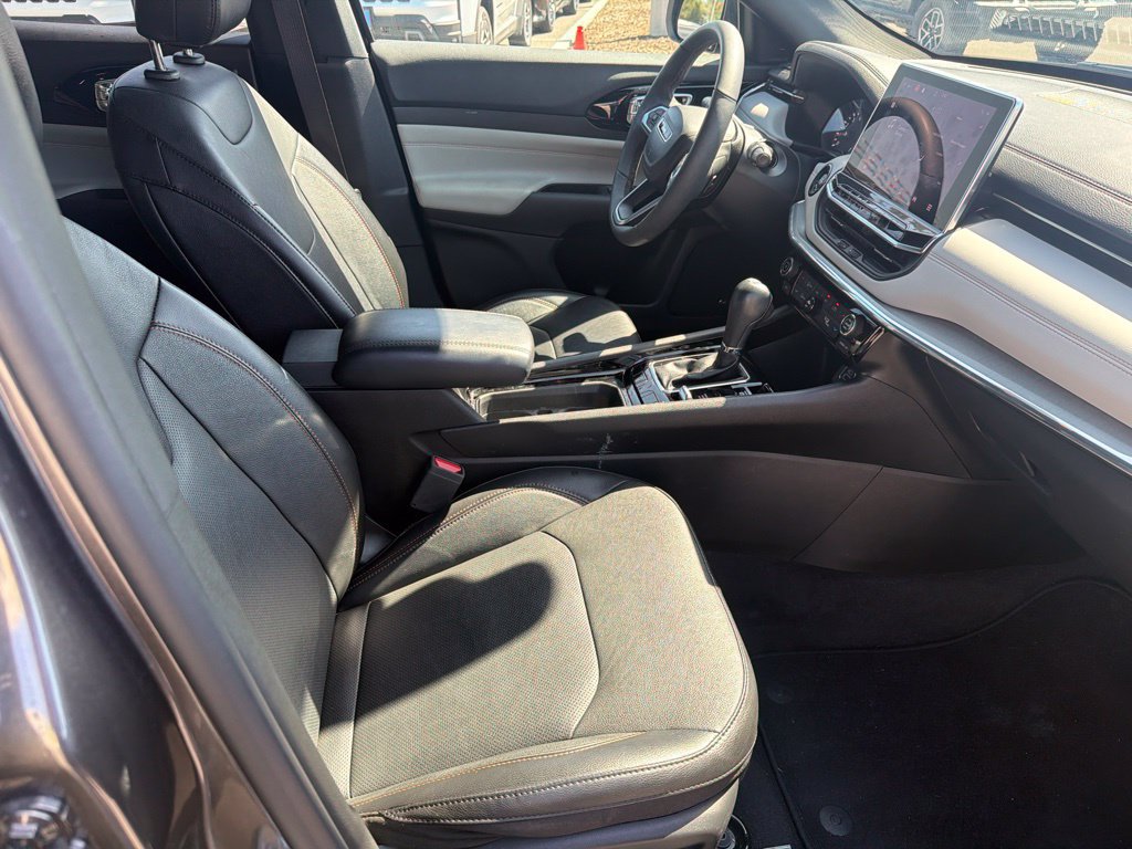 Used 2023 Jeep Compass Limited w/ Sun and Sound Group AWD/4WD image 11