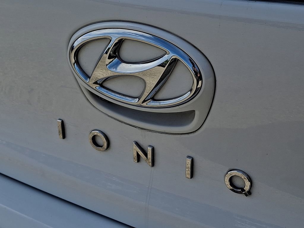 Used 2019 Hyundai Ioniq Plug-In Hybrid FWD image 32