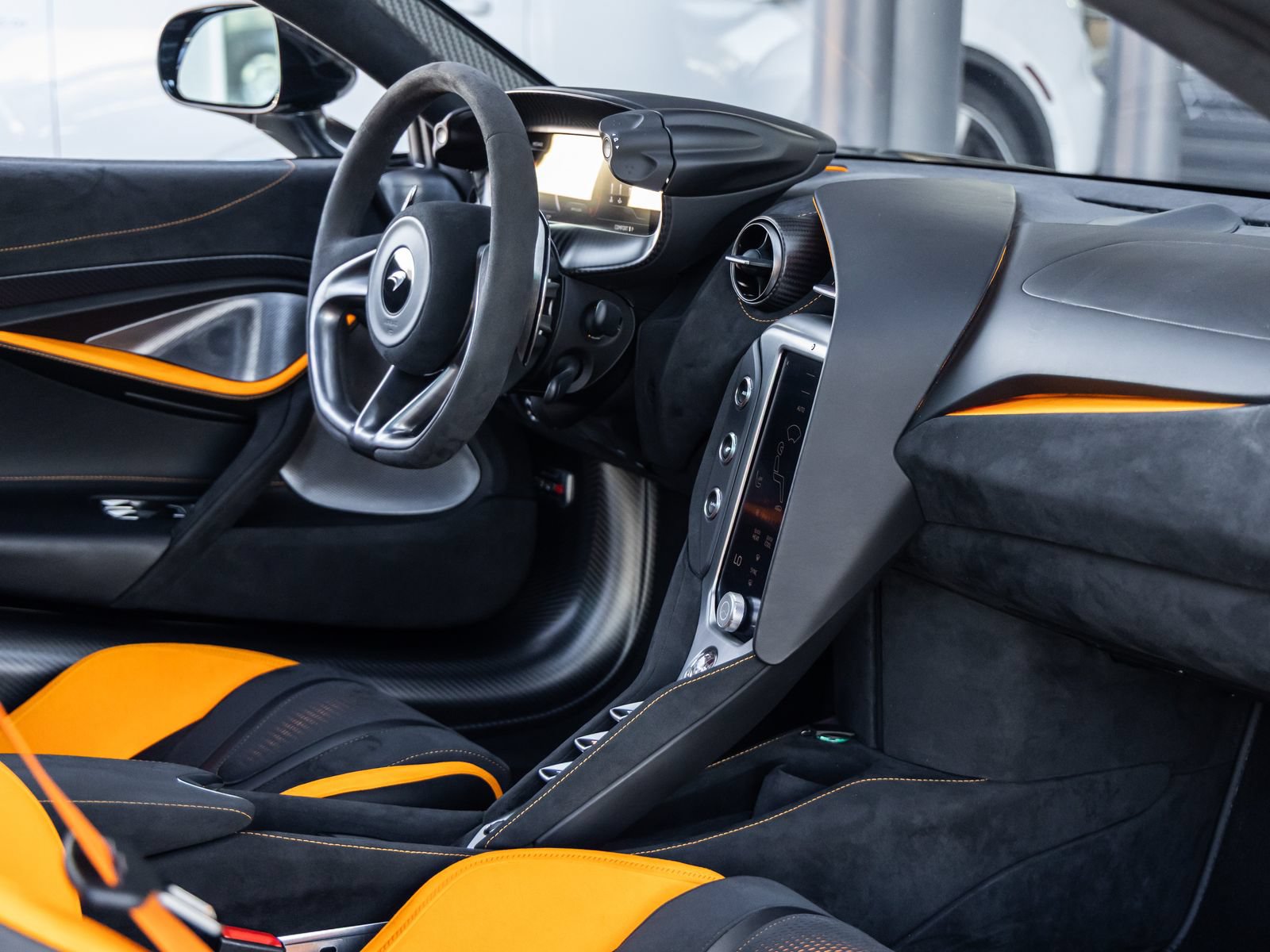 Used 2024 McLaren 750S Spider RWD image 39