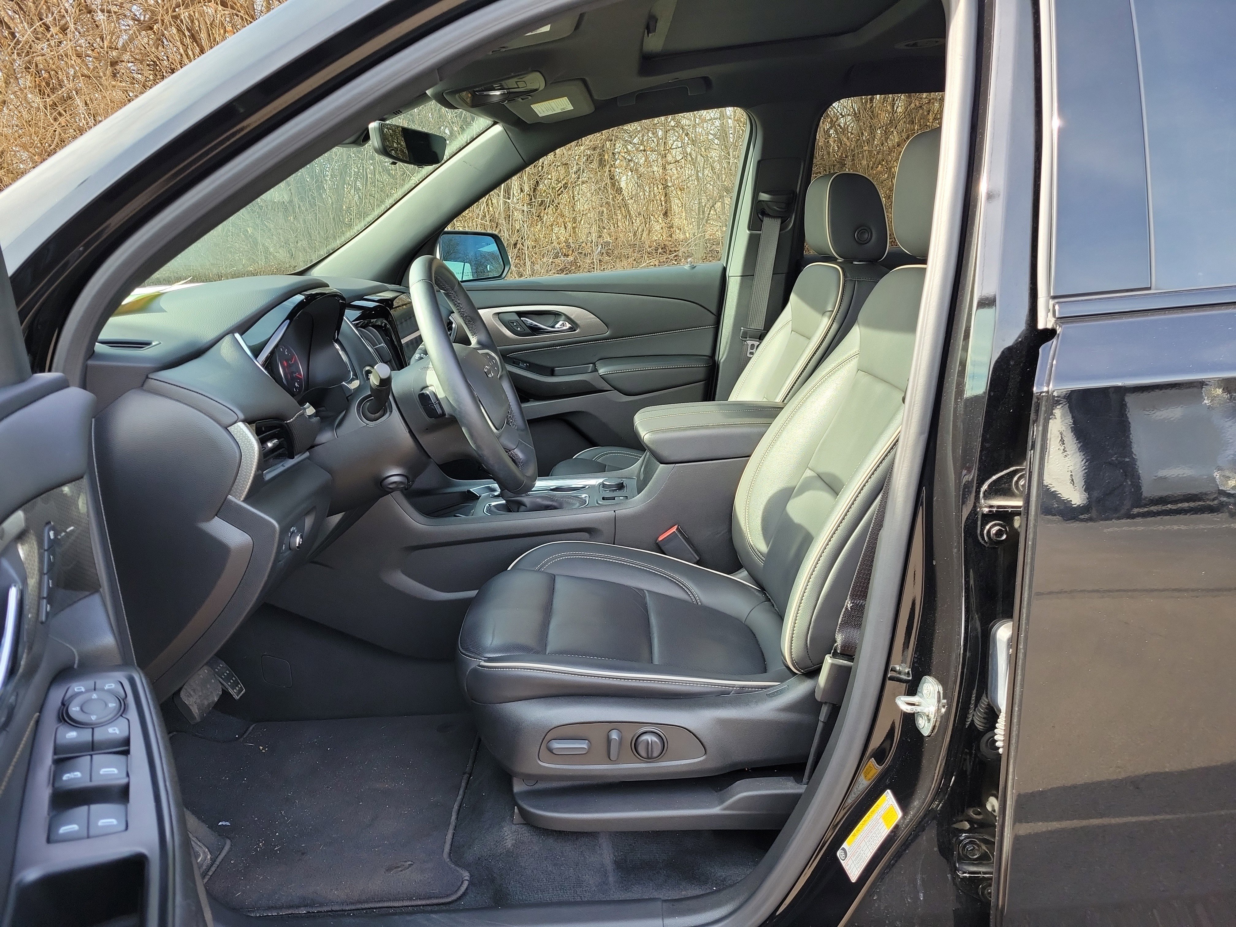 Used 2023 Chevrolet Traverse Premier w/ Redline Edition image 14