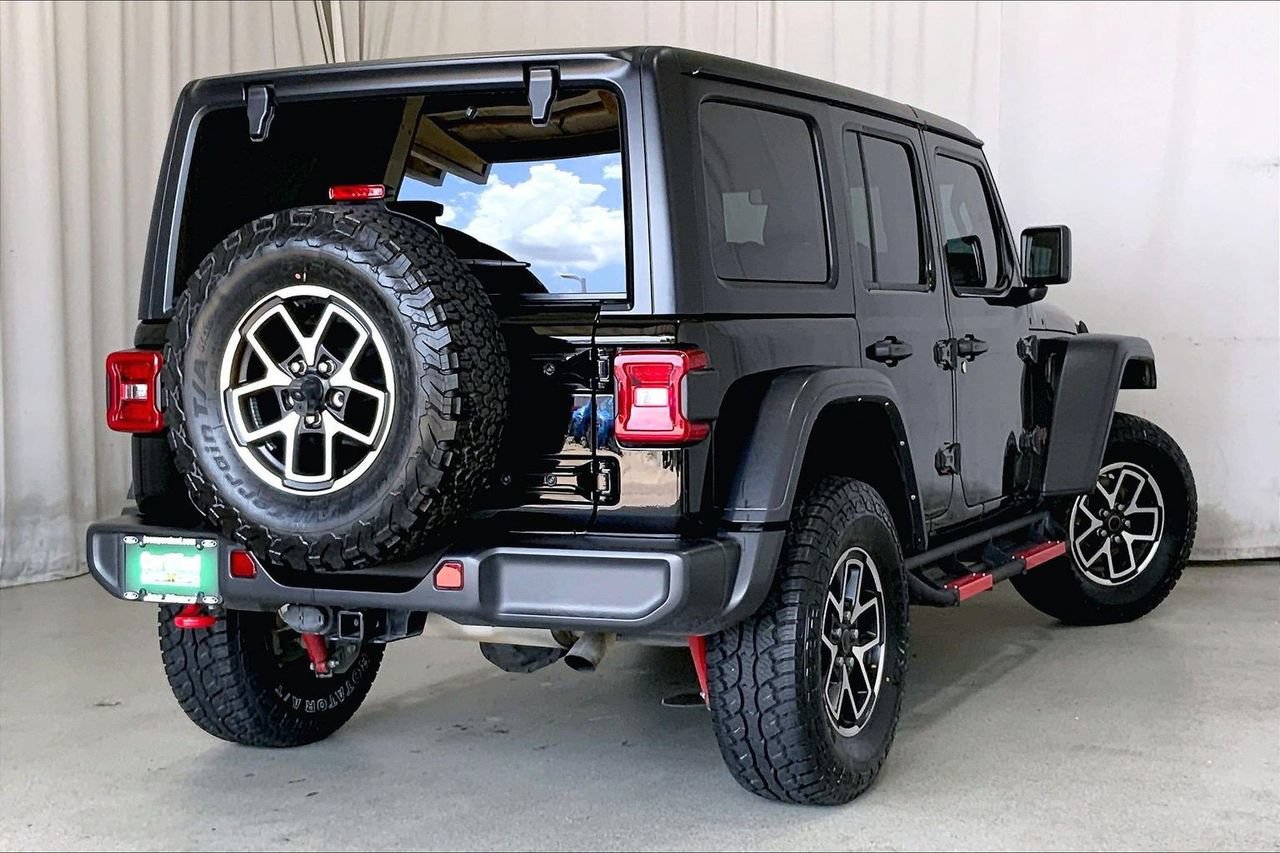 Used 2024 Jeep Wrangler Unlimited Rubicon w/ Convenience Group AWD/4WD image 13