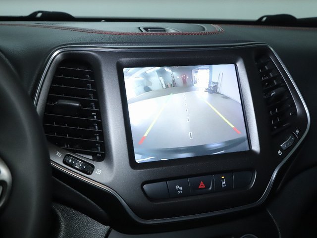 Used 2022 Jeep Cherokee Trailhawk w/ Comfort/Convenience Group AWD/4WD image 28