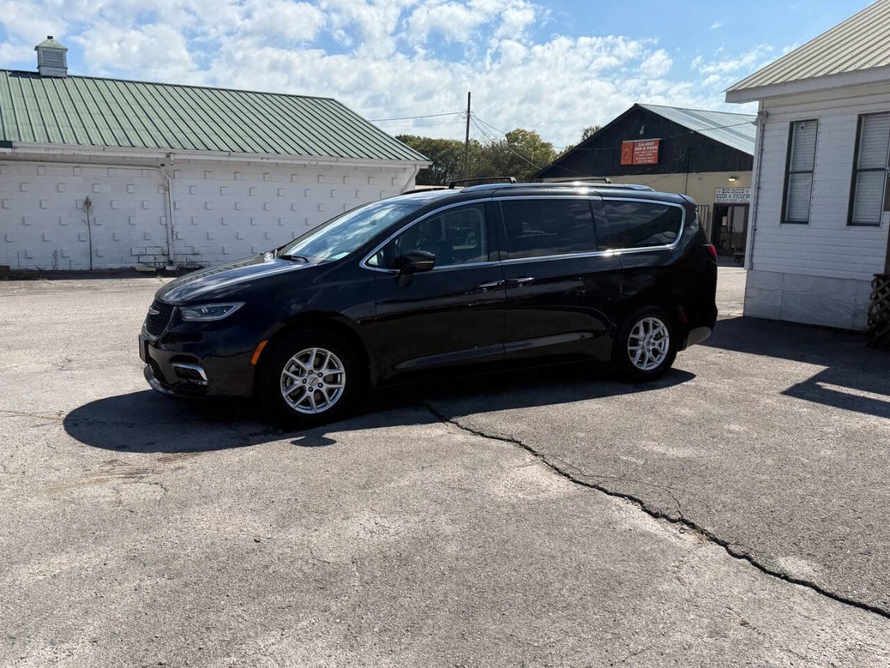 Used 2021 Chrysler Pacifica Touring-L image 31