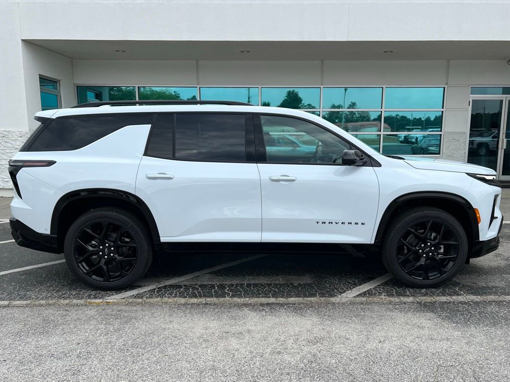 New 2026 Chevrolet Traverse RS w/ LPO, Floor Liner Package FWD image 2