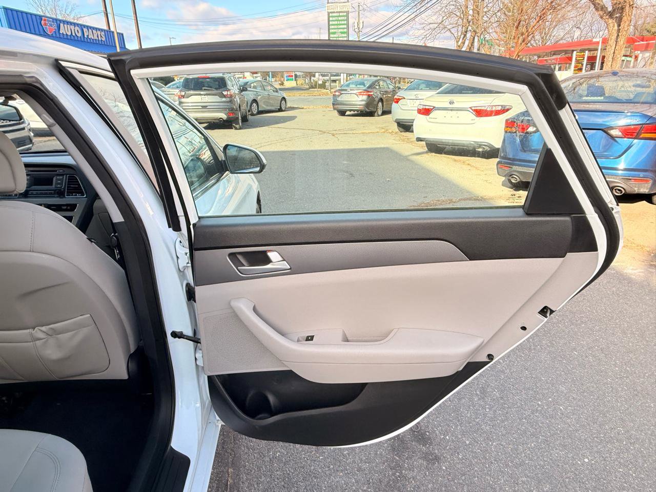 Used 2015 Hyundai Sonata SE image 21