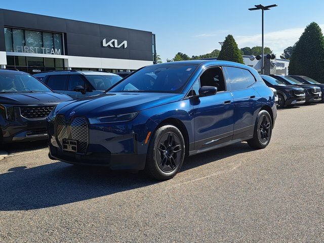 Used 2025 BMW iX xDrive50 w/ Premium Package AWD/4WD image 2
