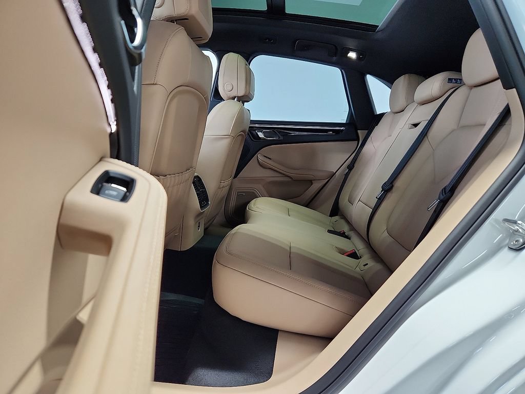 New 2026 Porsche Macan AWD/4WD image 11