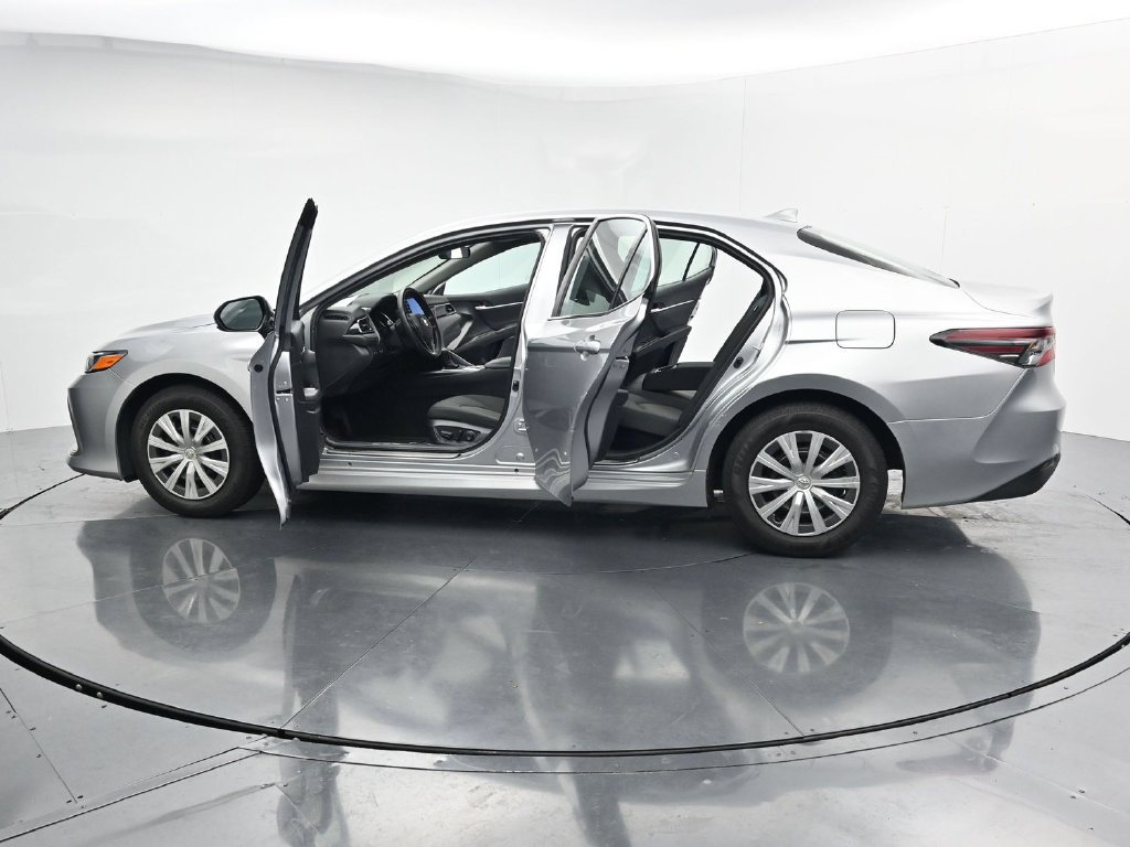 Used 2022 Toyota Camry LE FWD image 28