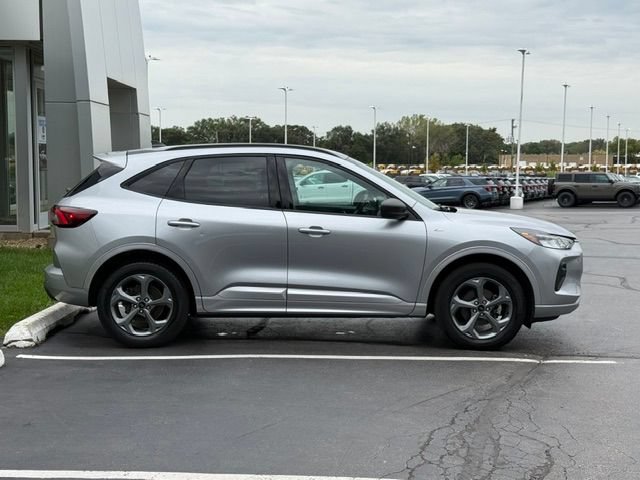 Used 2024 Ford Escape ST-Line w/ Tech Pack #1 AWD/4WD image 4