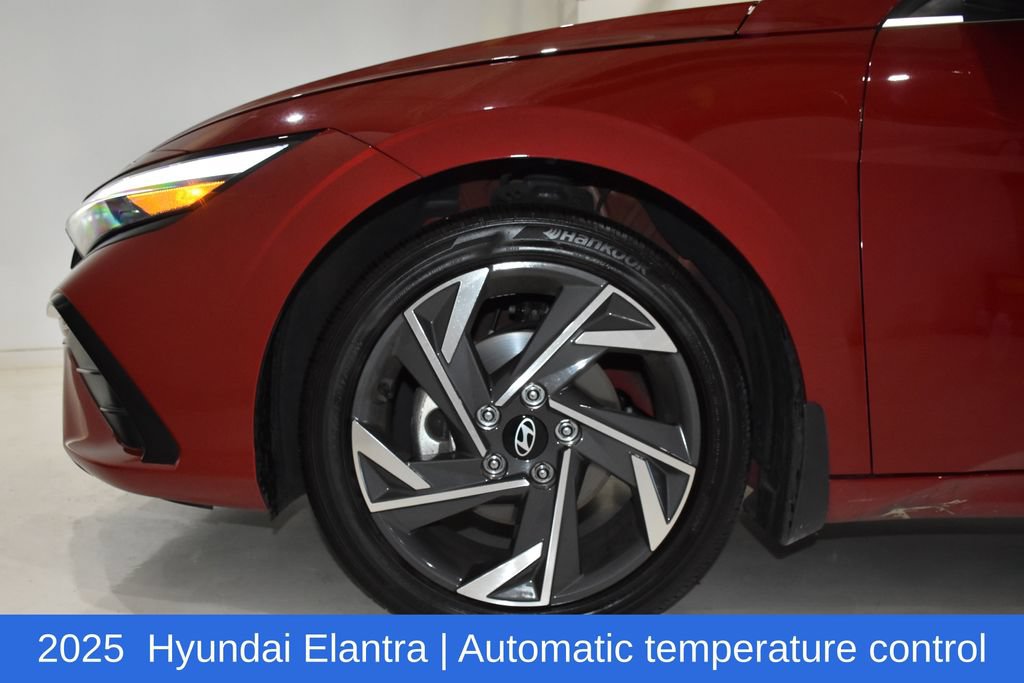 Used 2025 Hyundai Elantra SEL FWD image 7