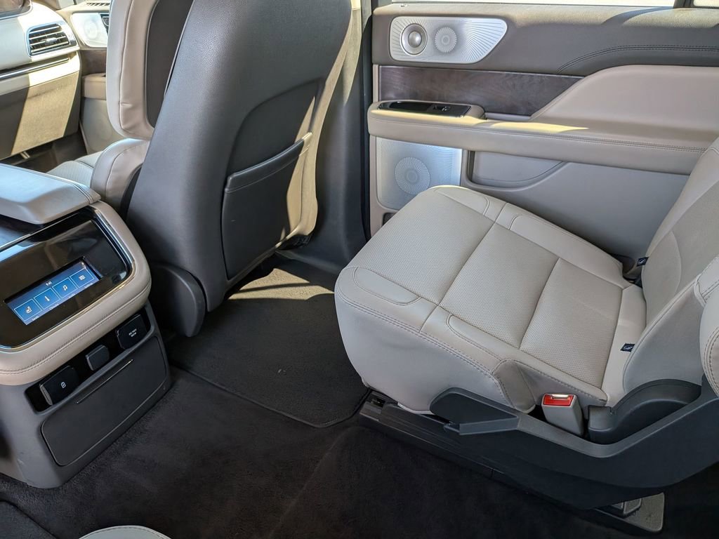 Used 2024 Lincoln Navigator L Reserve AWD/4WD image 35