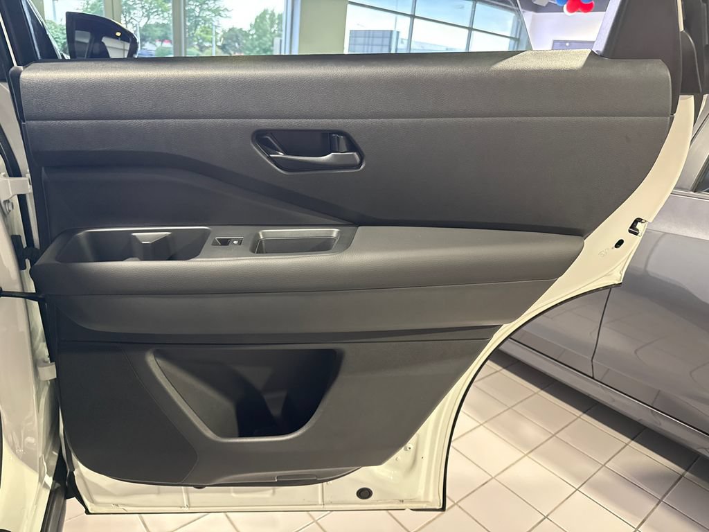 Used 2024 Nissan Pathfinder Rock Creek AWD/4WD image 31