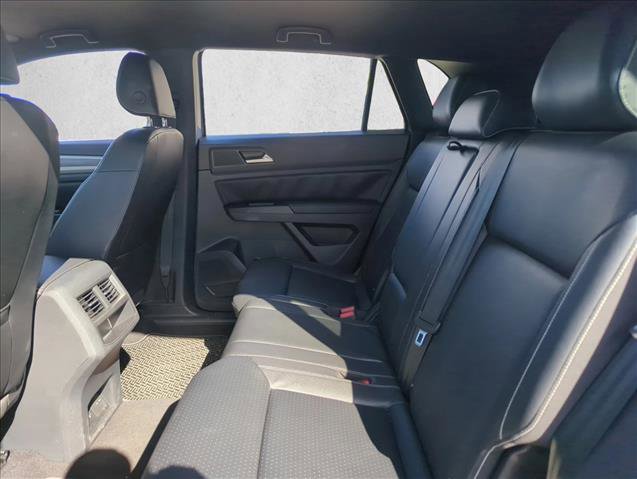 Used 2020 Volkswagen Atlas Cross Sport SE w/ Towing Package image 13