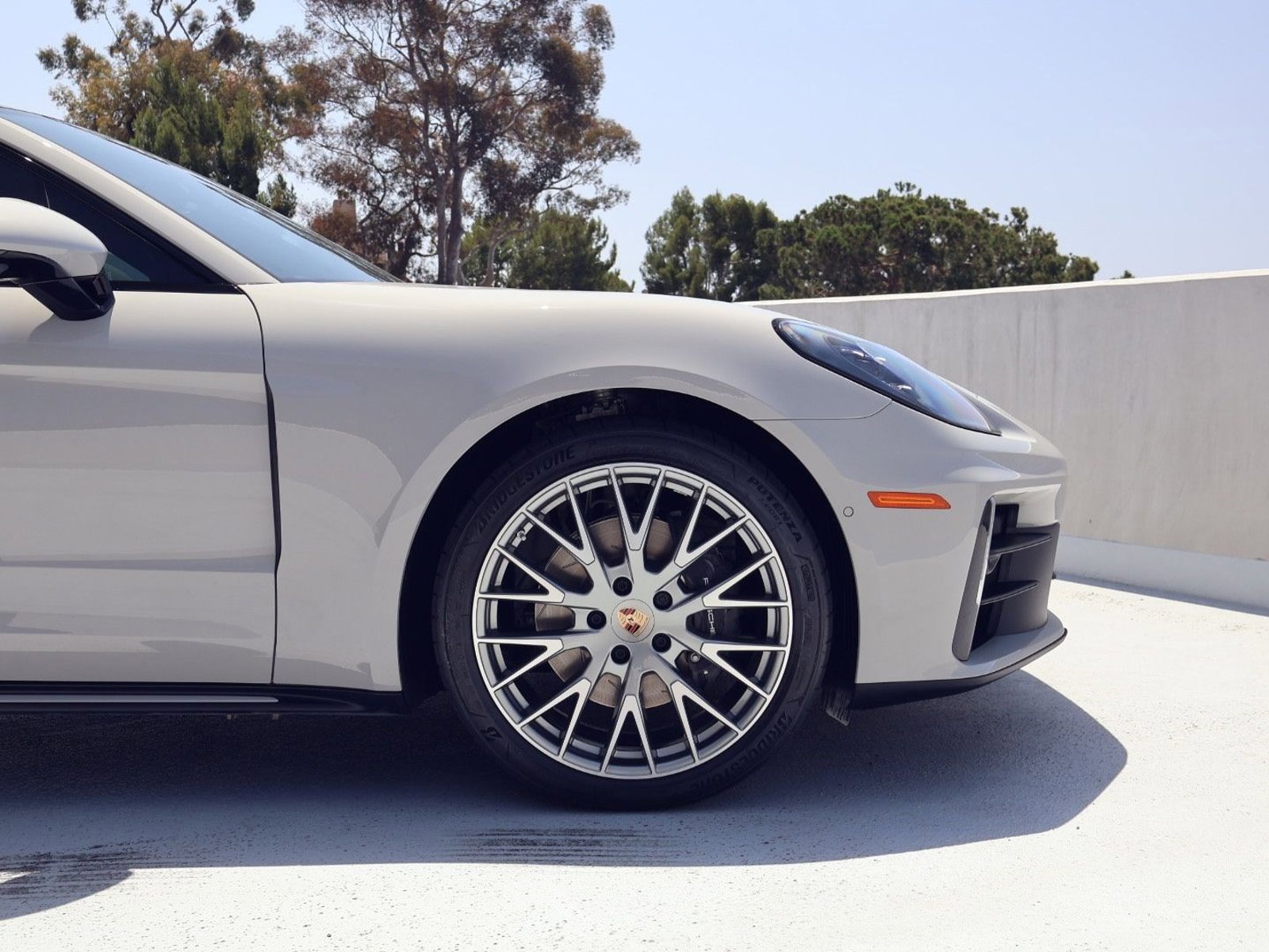 Certified 2025 Porsche Panamera 4 w/ Premium Package AWD/4WD image 11