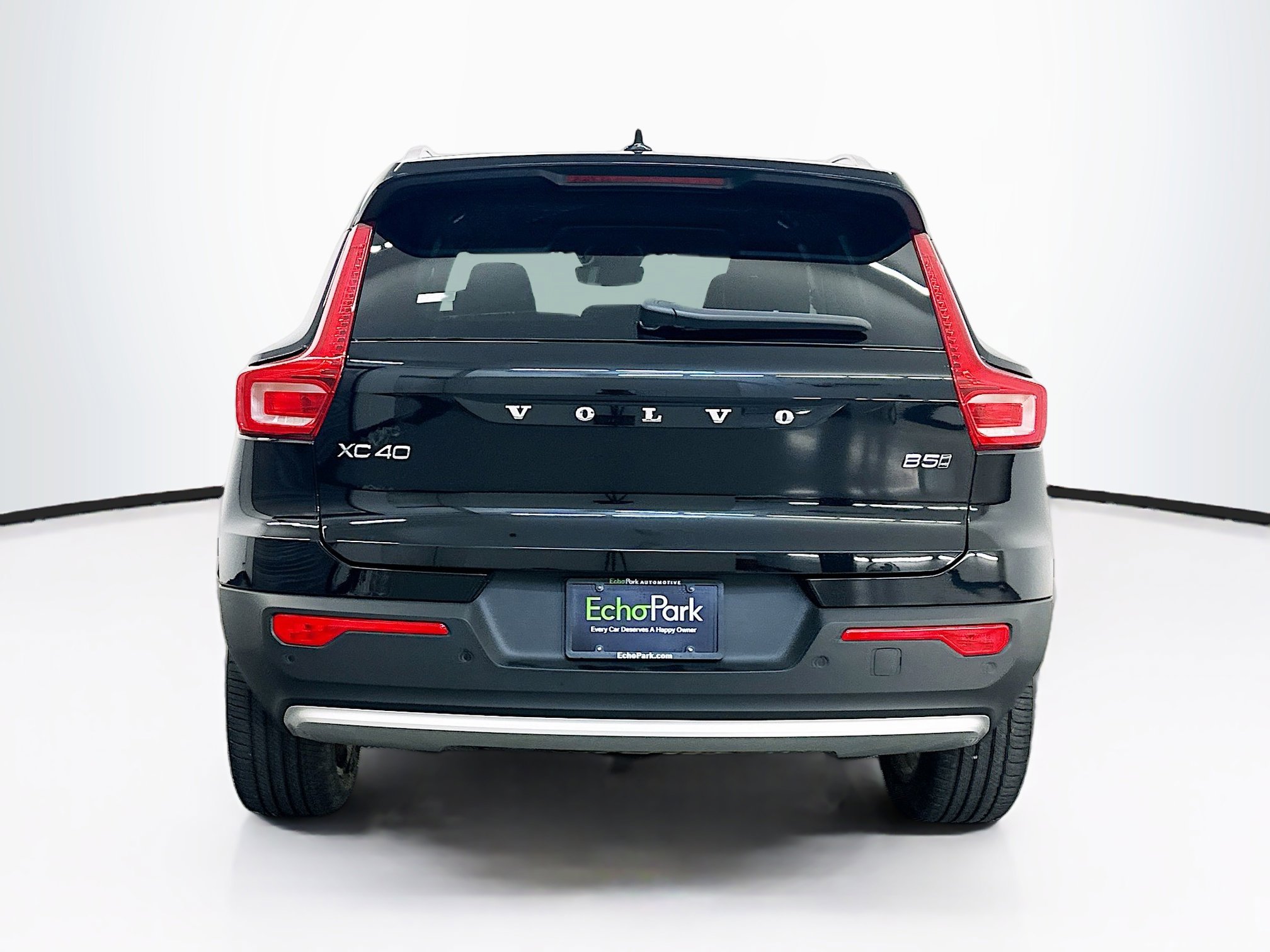 Used 2025 Volvo XC40 B5 Plus AWD/4WD image 7