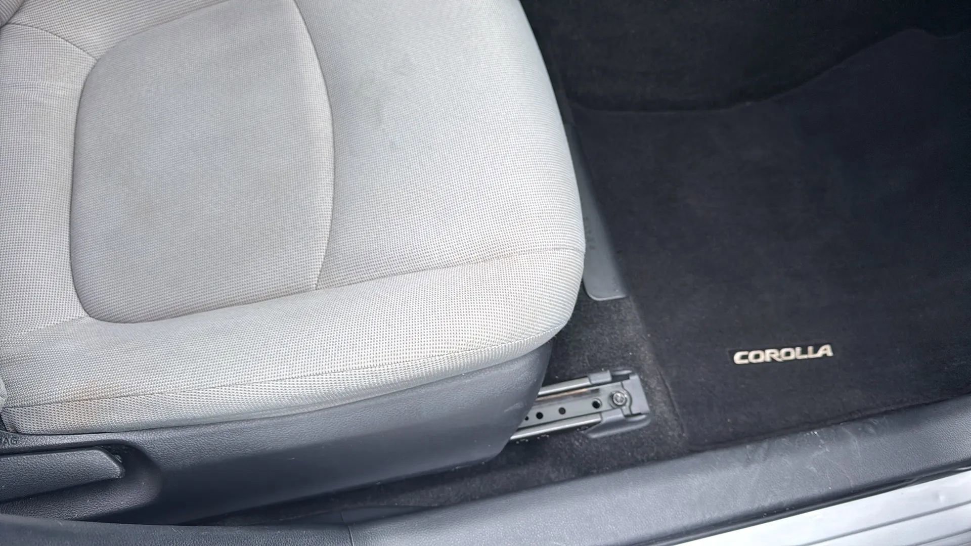 Used 2020 Toyota Corolla LE image 18