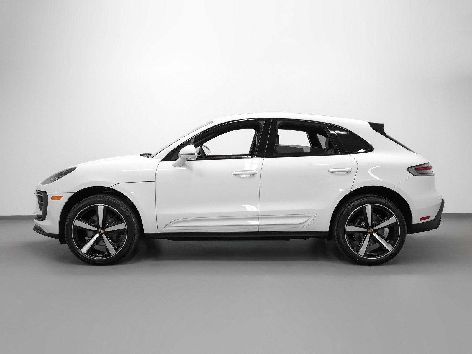 Certified 2026 Porsche Macan AWD/4WD image 2