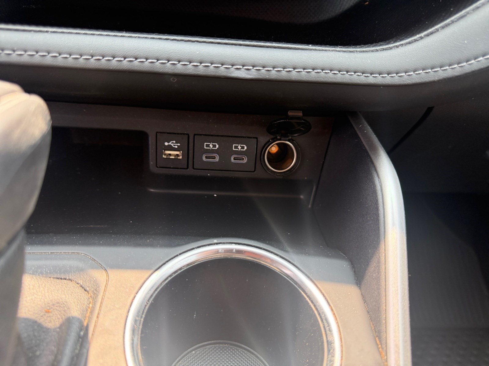 Used 2024 Toyota Highlander LE AWD/4WD image 31