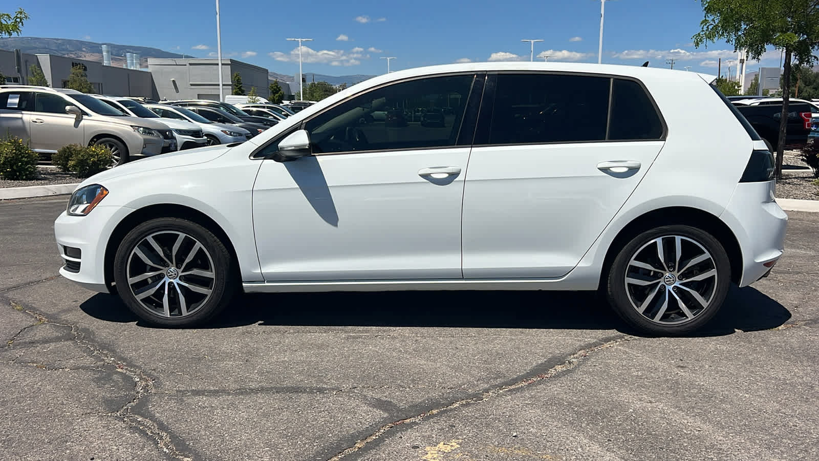 Used 2017 Volkswagen Golf SE FWD image 8