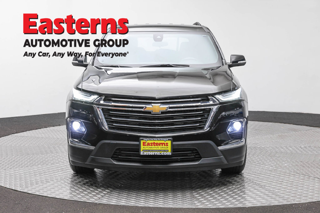 Used 2023 Chevrolet Traverse LT FWD image 3