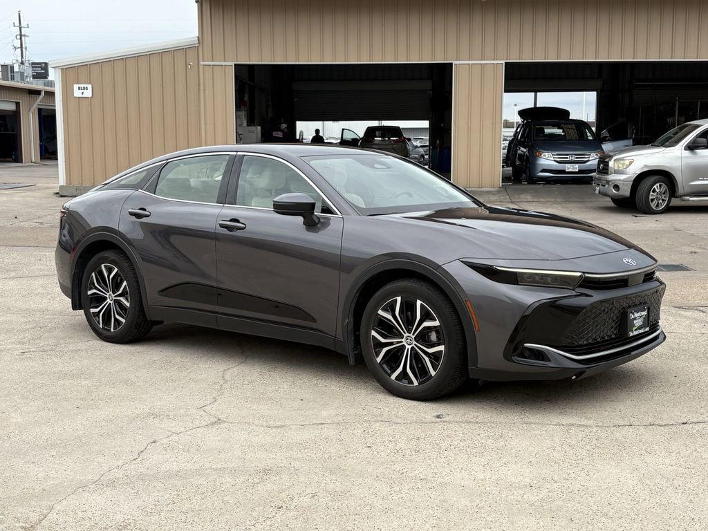 Used 2024 Toyota Crown Limited image 3