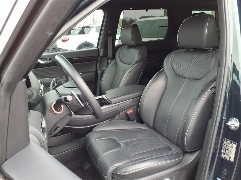 Used 2025 Hyundai Palisade Calligraphy image 3