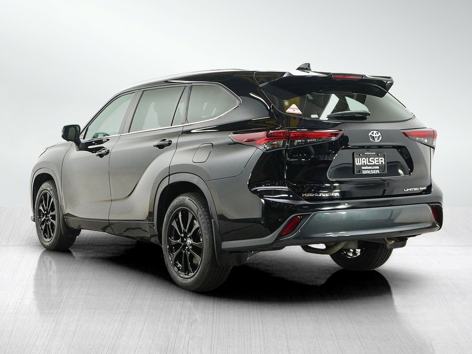 Used 2024 Toyota Highlander Limited AWD/4WD image 5