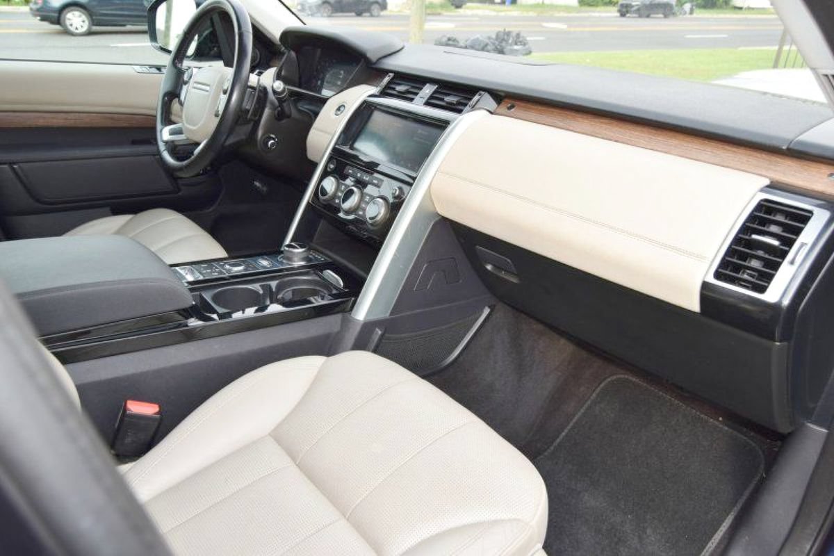 Used 2019 Land Rover Discovery HSE AWD/4WD image 24