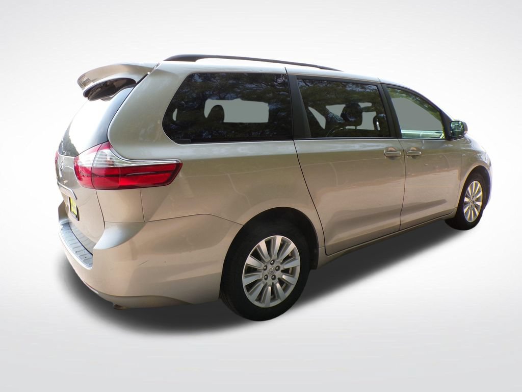 Used 2017 Toyota Sienna LE AWD/4WD image 7