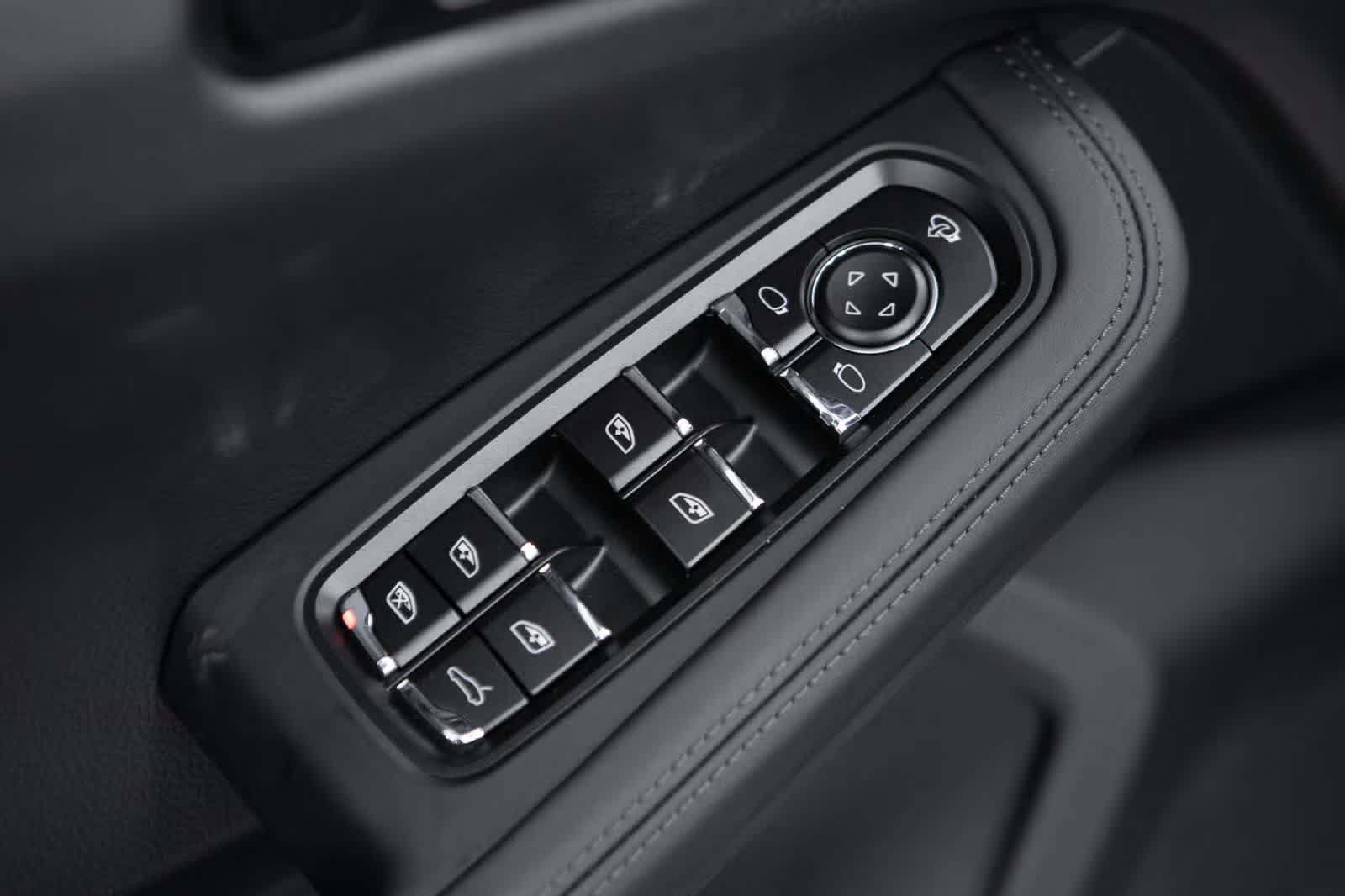 Certified 2026 Porsche Macan Turbo AWD/4WD image 26