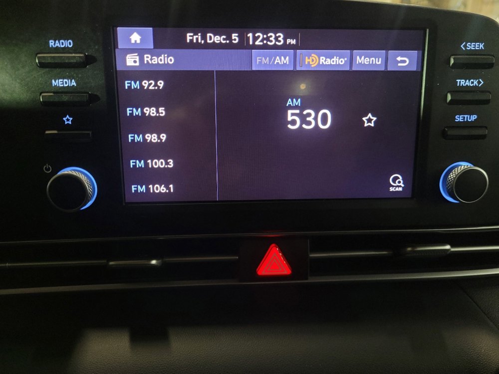 Used 2022 Hyundai Elantra SE image 25