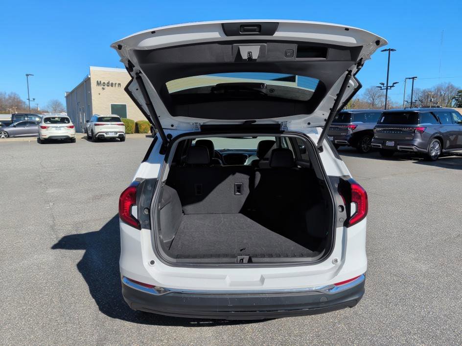 Used 2024 GMC Terrain SLT image 15