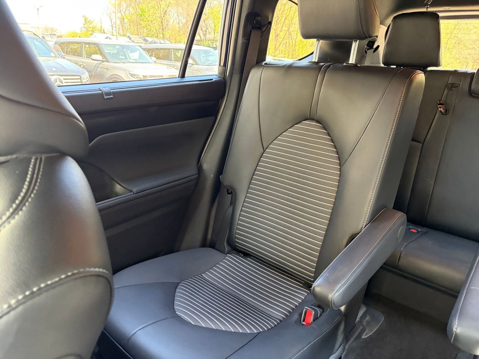 Used 2025 Toyota Highlander XSE AWD/4WD image 42