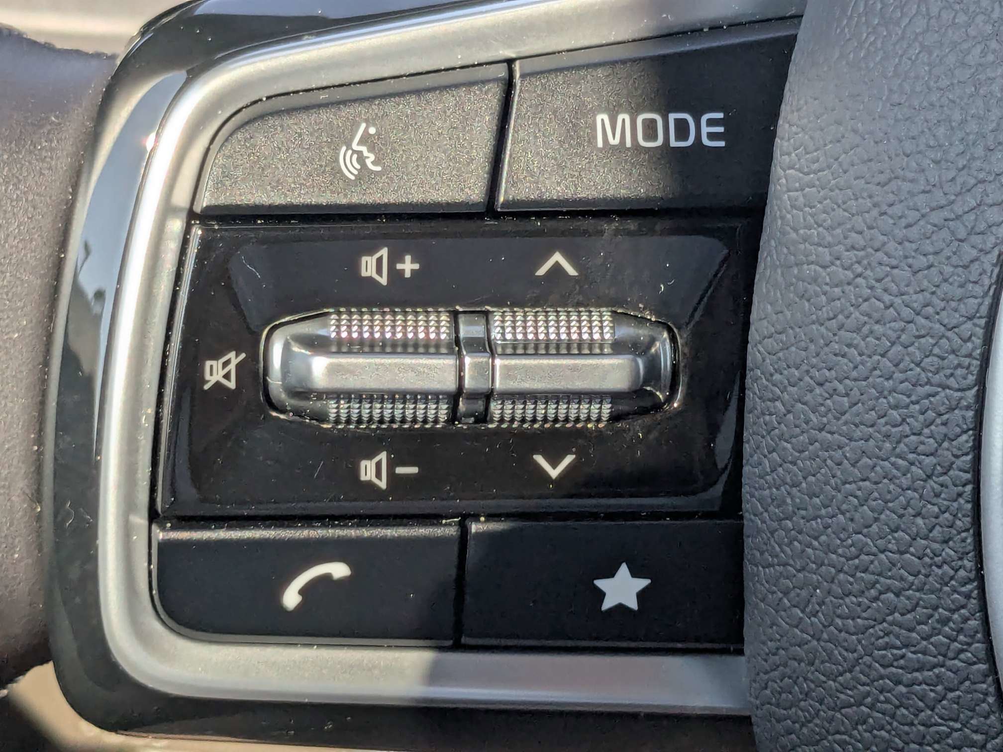Certified 2026 Kia Carnival EX FWD image 35