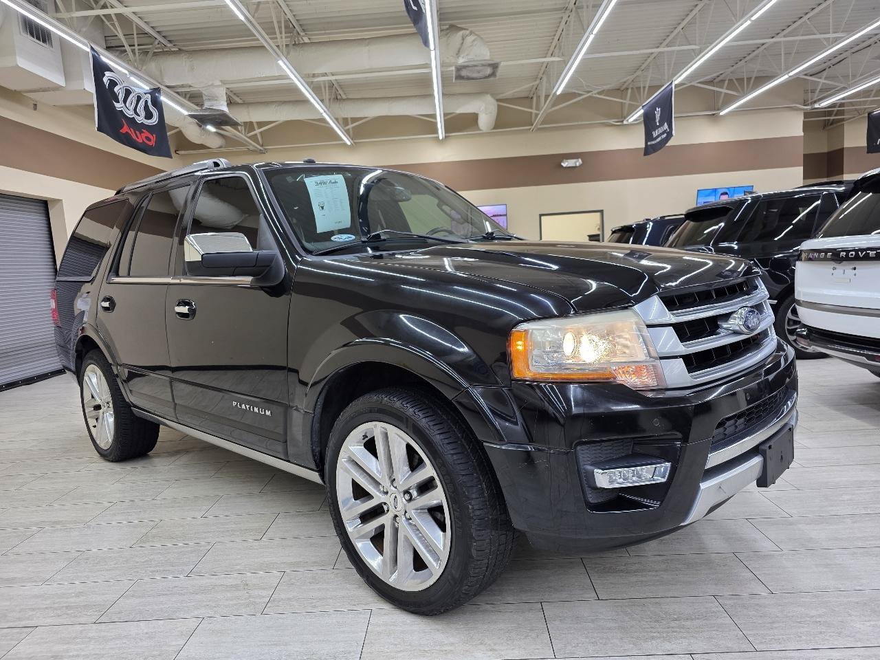 Used 2017 Ford Expedition Platinum RWD image 3