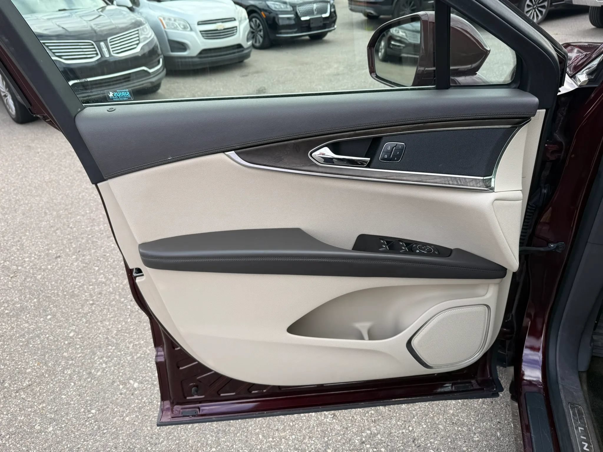 Used 2017 Lincoln MKX Reserve w/ Lincoln MKX Climate Package AWD/4WD image 18