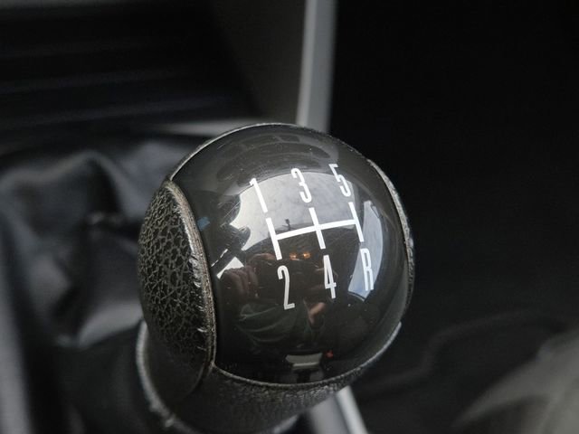 Used 2010 Ford Focus SE FWD image 5