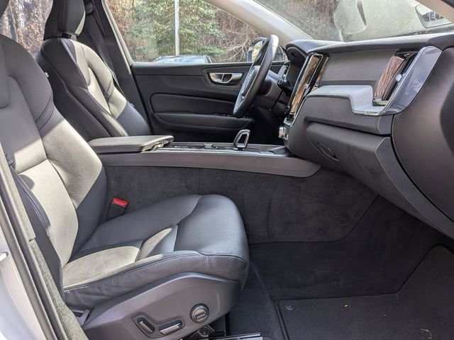 Certified 2025 Volvo XC60 B5 Plus image 29