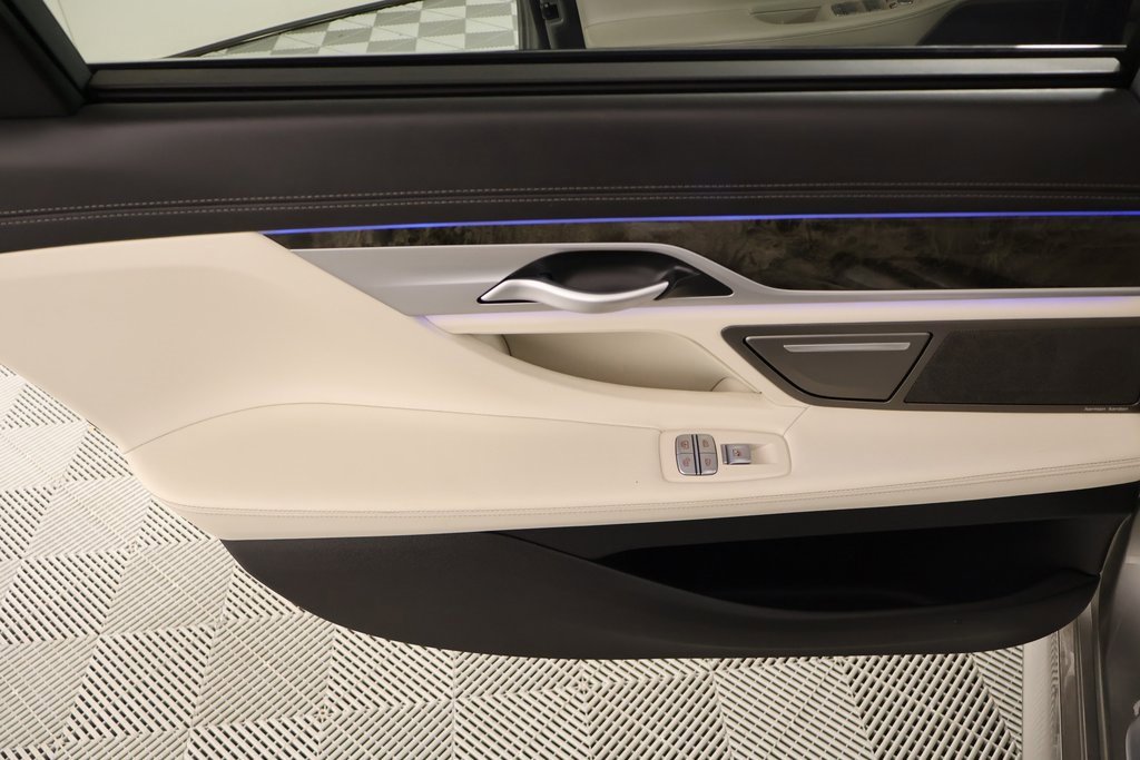 Used 2021 BMW 750i xDrive w/ Executive Package image 19