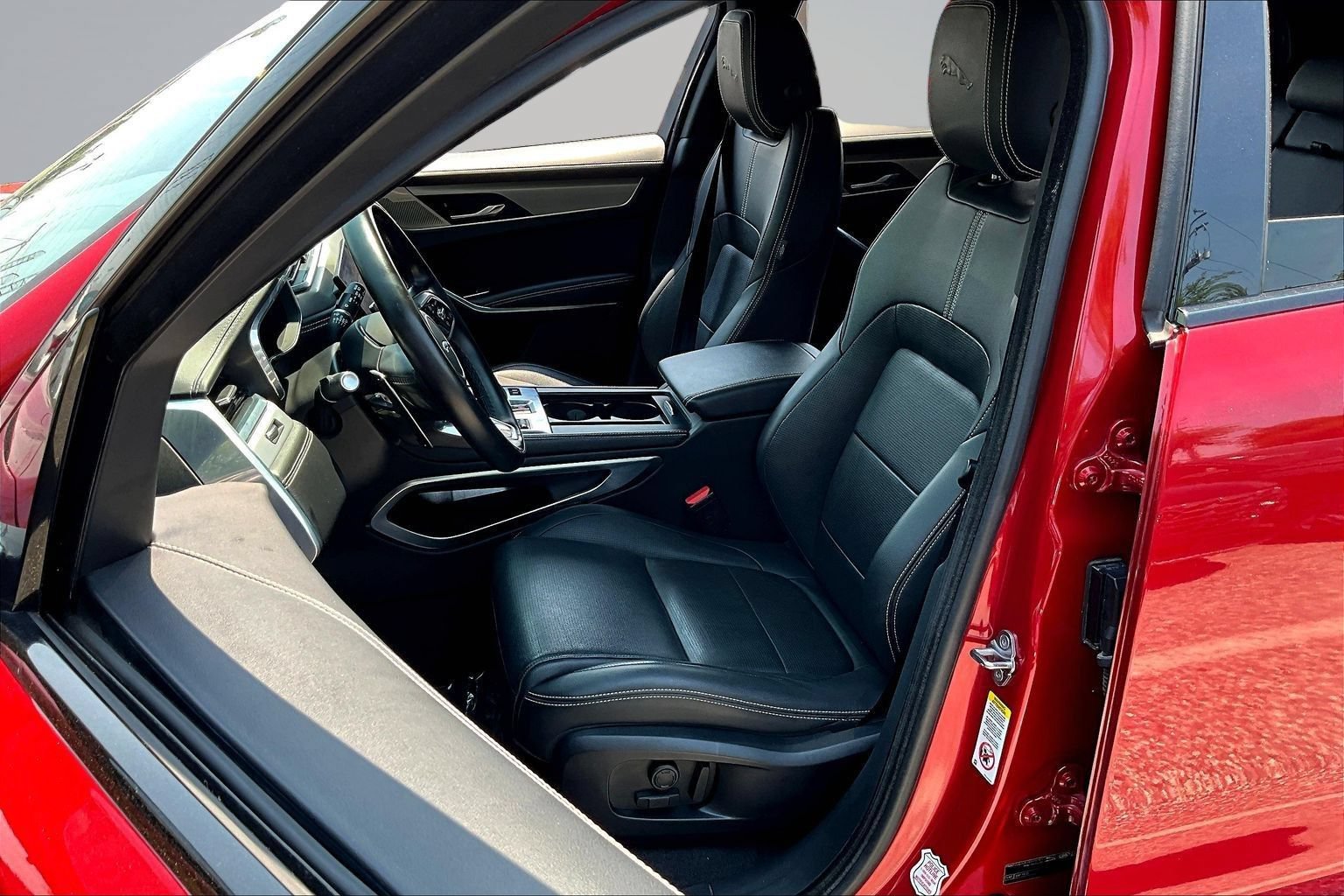 Used 2024 Jaguar F-PACE R-Dynamic S AWD/4WD image 18