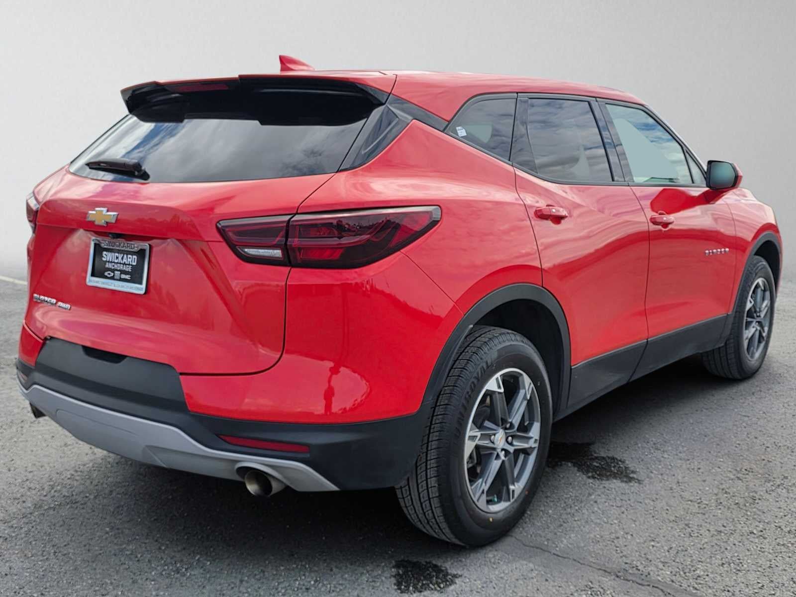 Used 2025 Chevrolet Blazer LT AWD/4WD image 3