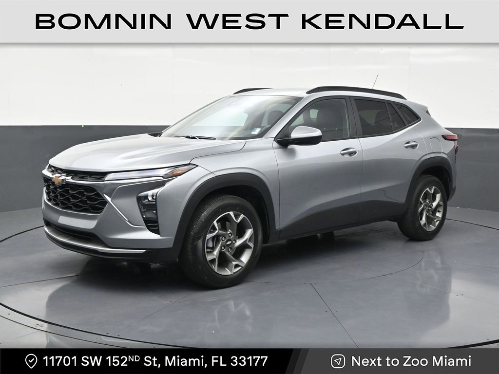 Used 2025 Chevrolet Trax LT FWD image 1