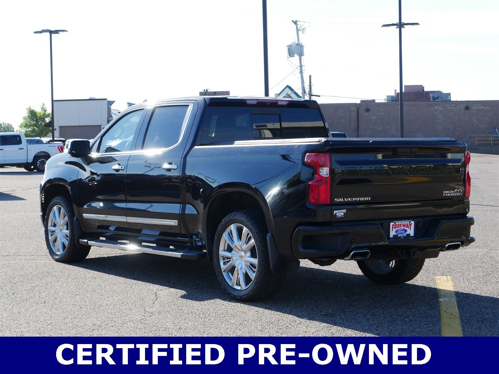 Used 2023 Chevrolet Silverado 1500 High Country w/ High Country Premium Package image 3