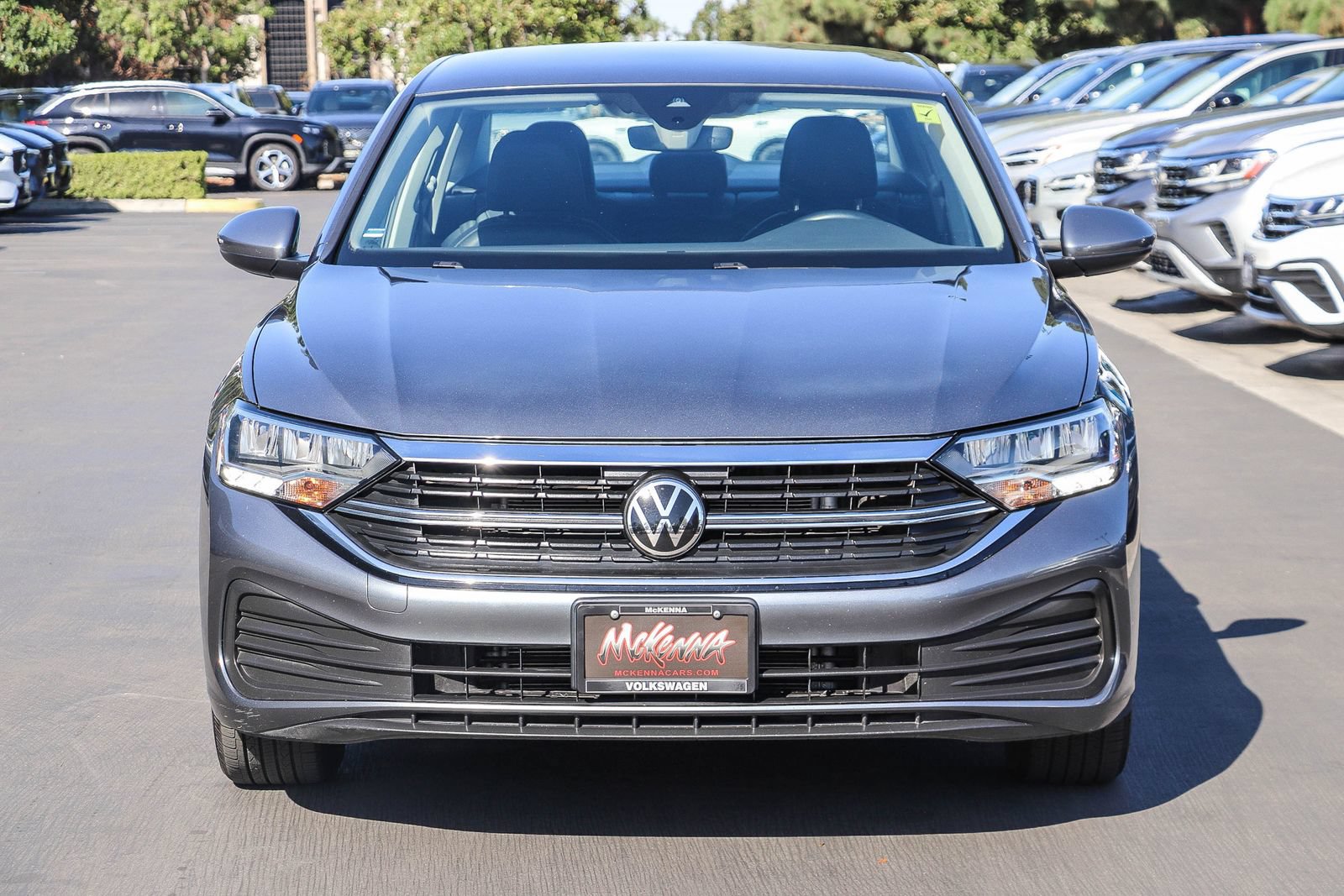 Used 2024 Volkswagen Jetta SE FWD image 2