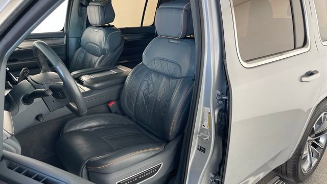 Used 2023 Jeep Grand Wagoneer Series III AWD/4WD image 33