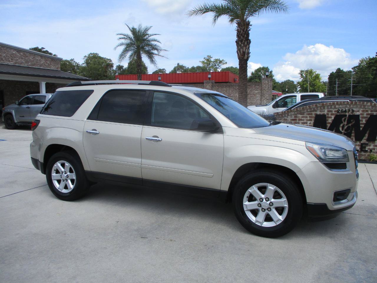 Used 2014 GMC Acadia SLE FWD image 1