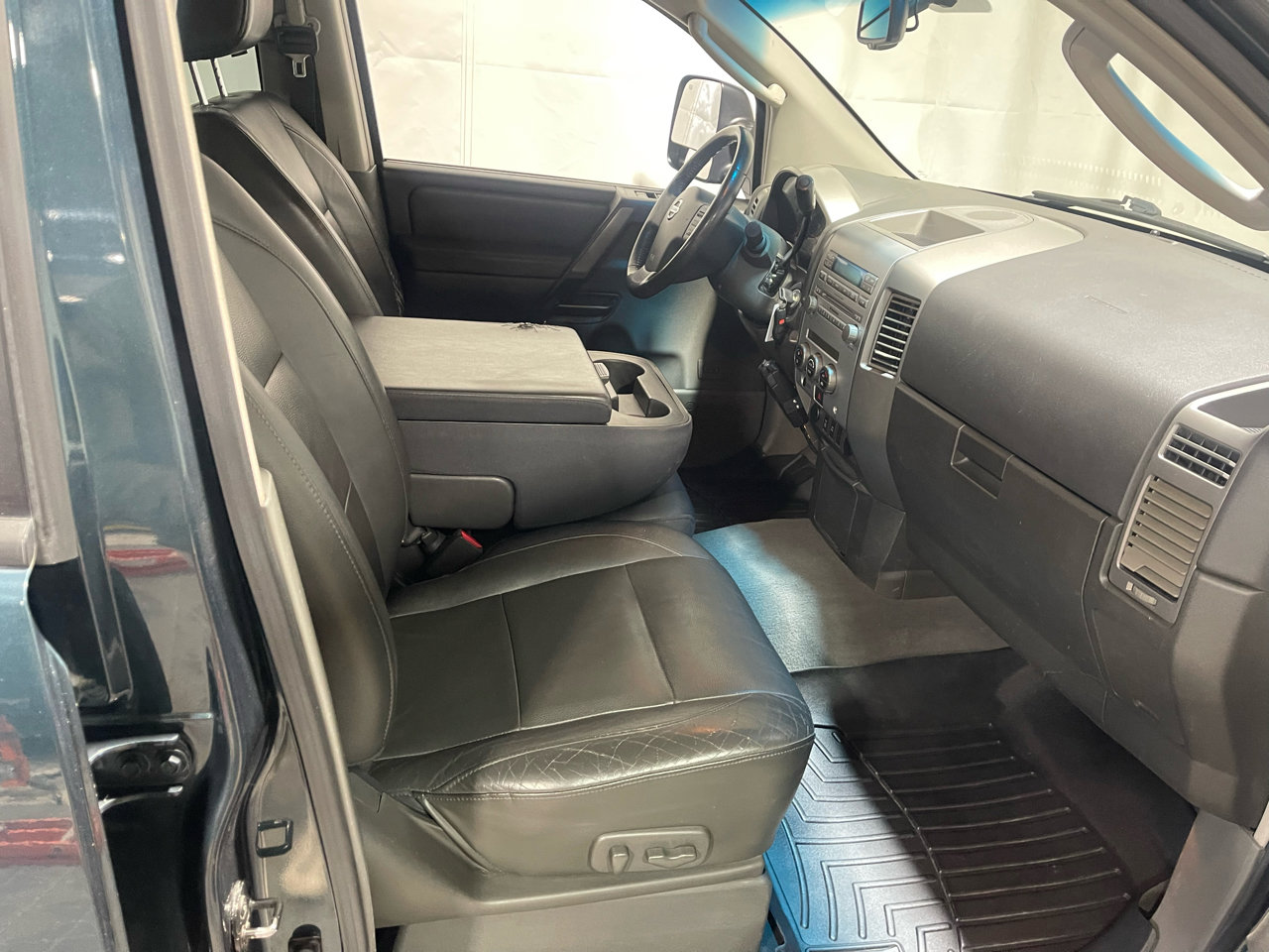 Used 2006 Nissan Titan LE w/ (R02) LE Off-Road Pkg image 38