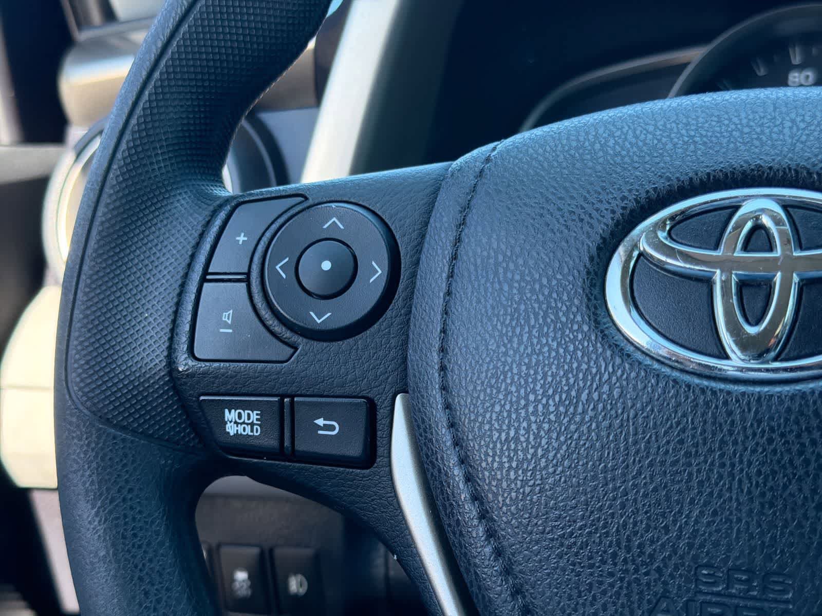 Used 2015 Toyota RAV4 LE AWD/4WD image 24