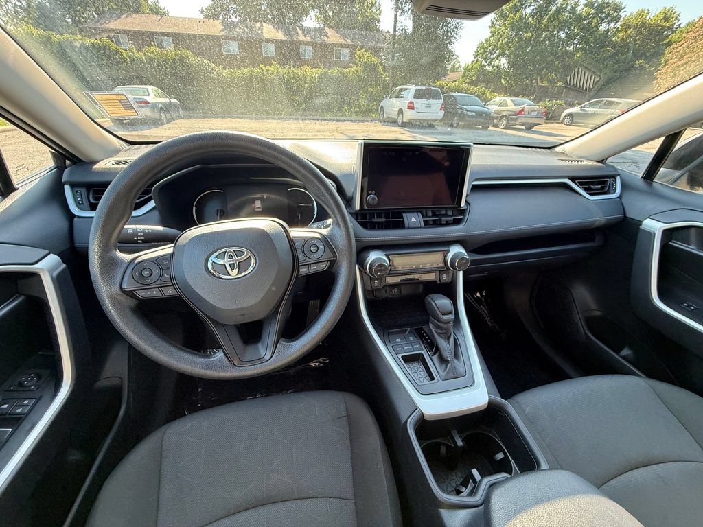 Used 2025 Toyota RAV4 XLE FWD image 6
